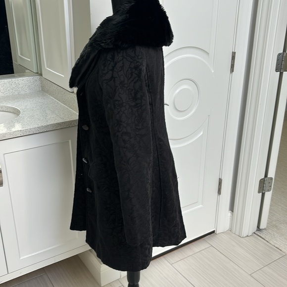 Black patterned Dress Coat By Xhilaration size small. Removable fur collar. - Picture 8 of 13